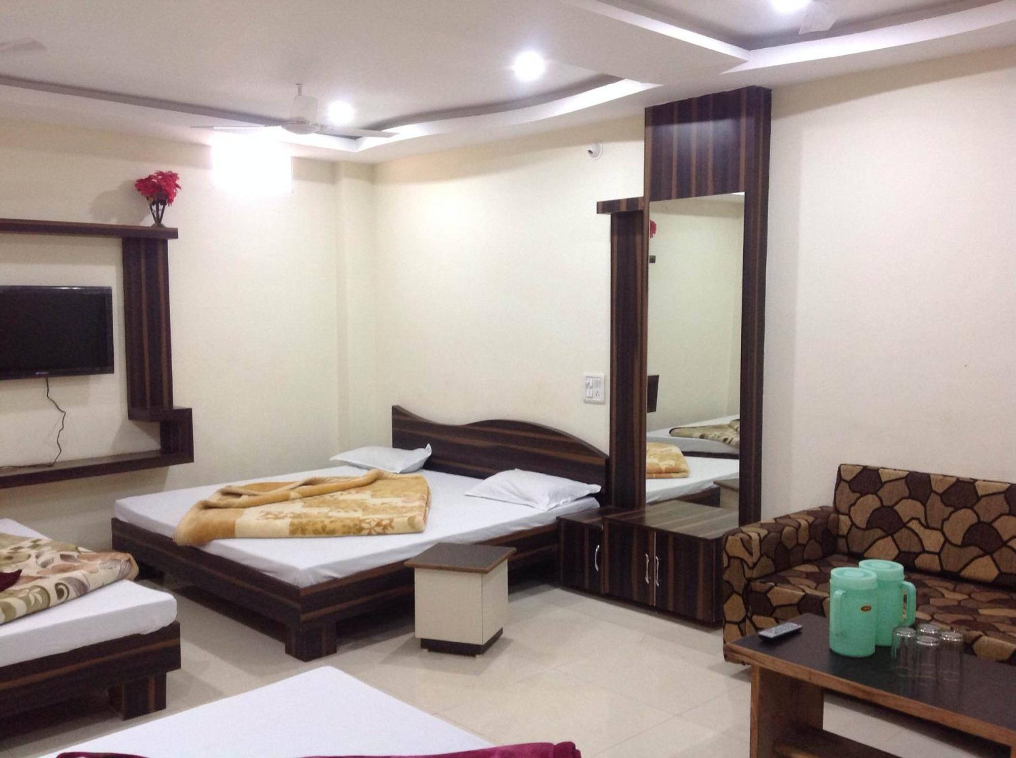 Hotel Vrandavan Palace Near Mahakal Temple Ujjain Exterior foto