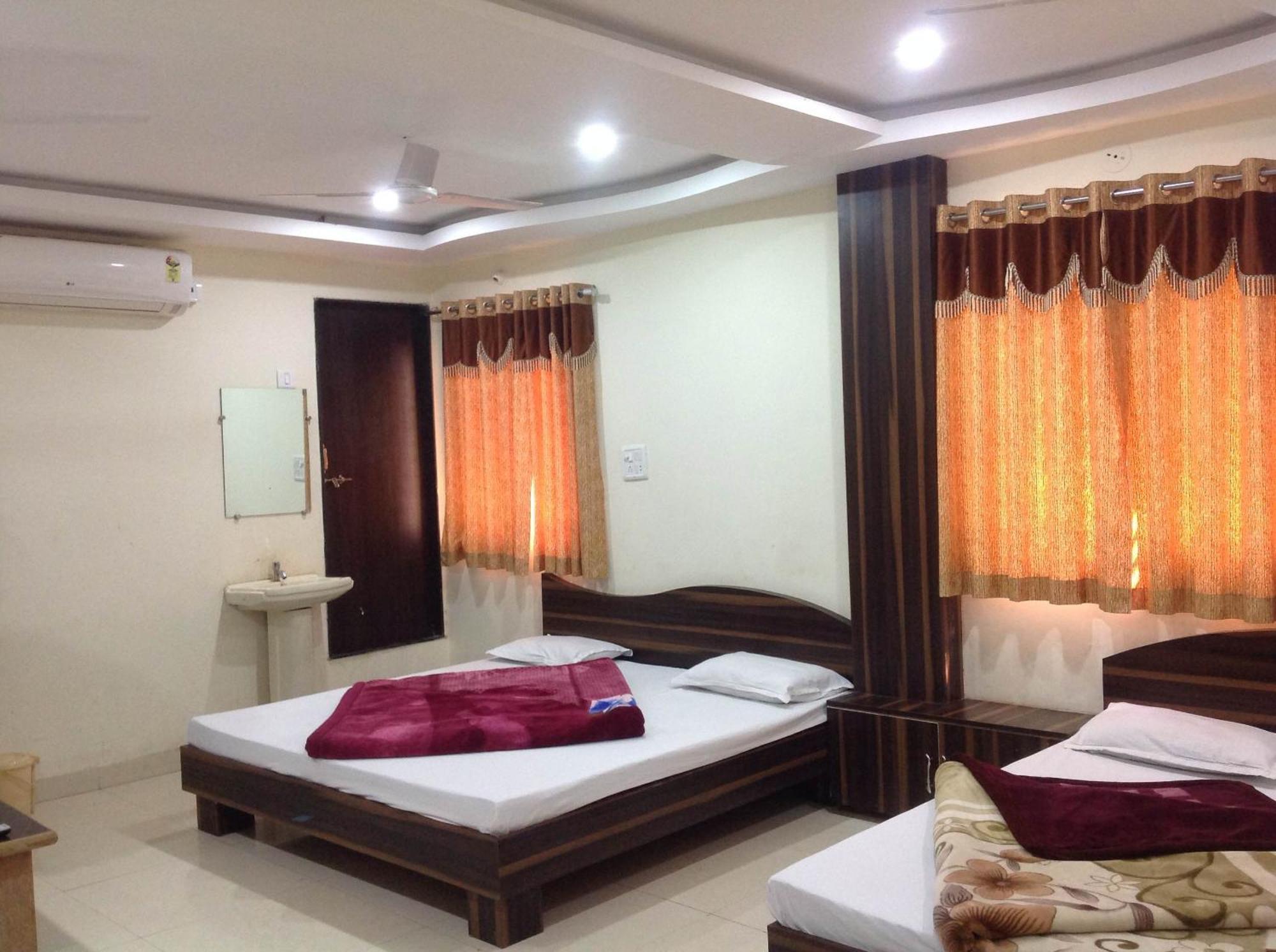 Hotel Vrandavan Palace Near Mahakal Temple Ujjain Exterior foto