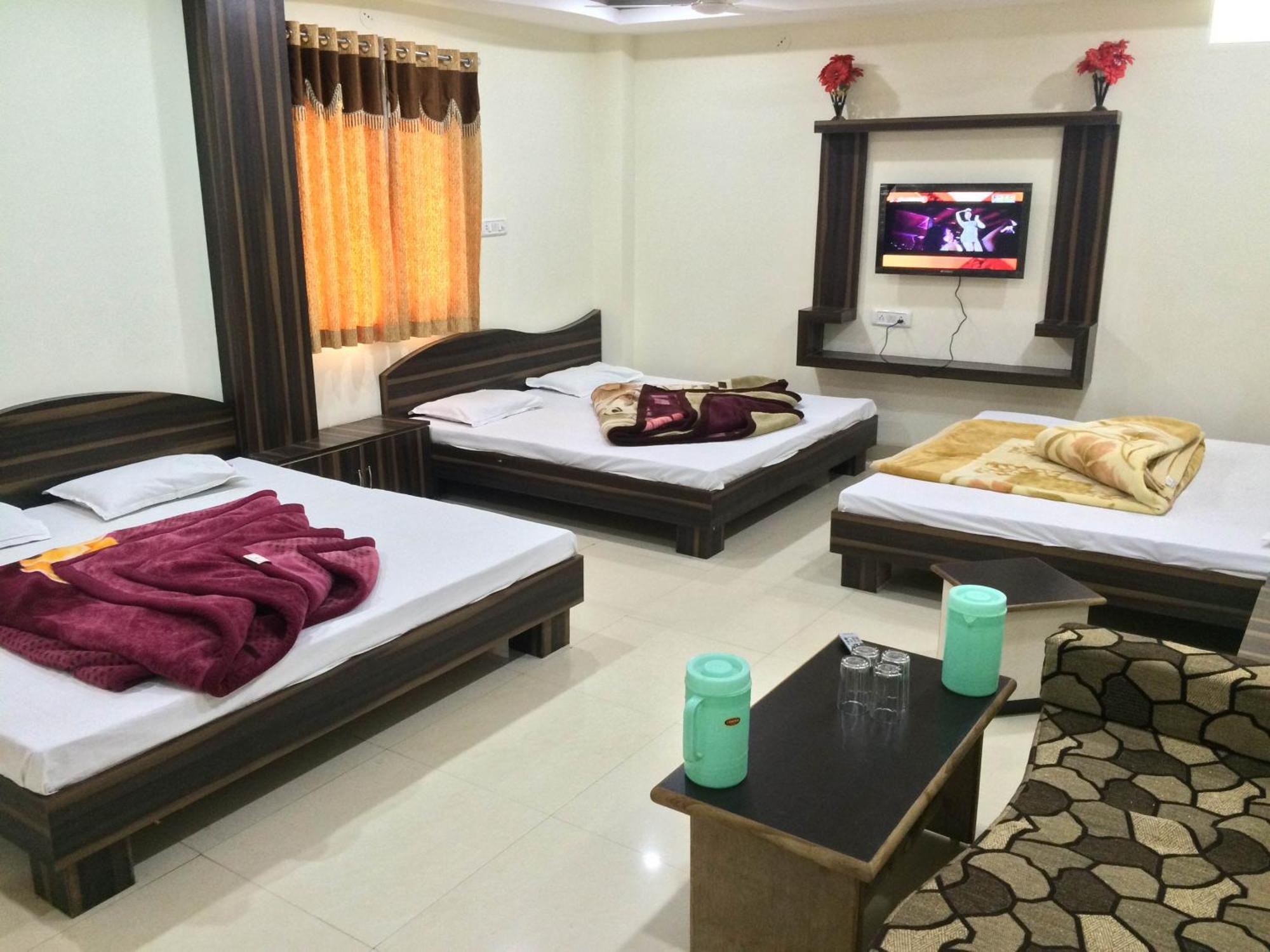 Hotel Vrandavan Palace Near Mahakal Temple Ujjain Exterior foto
