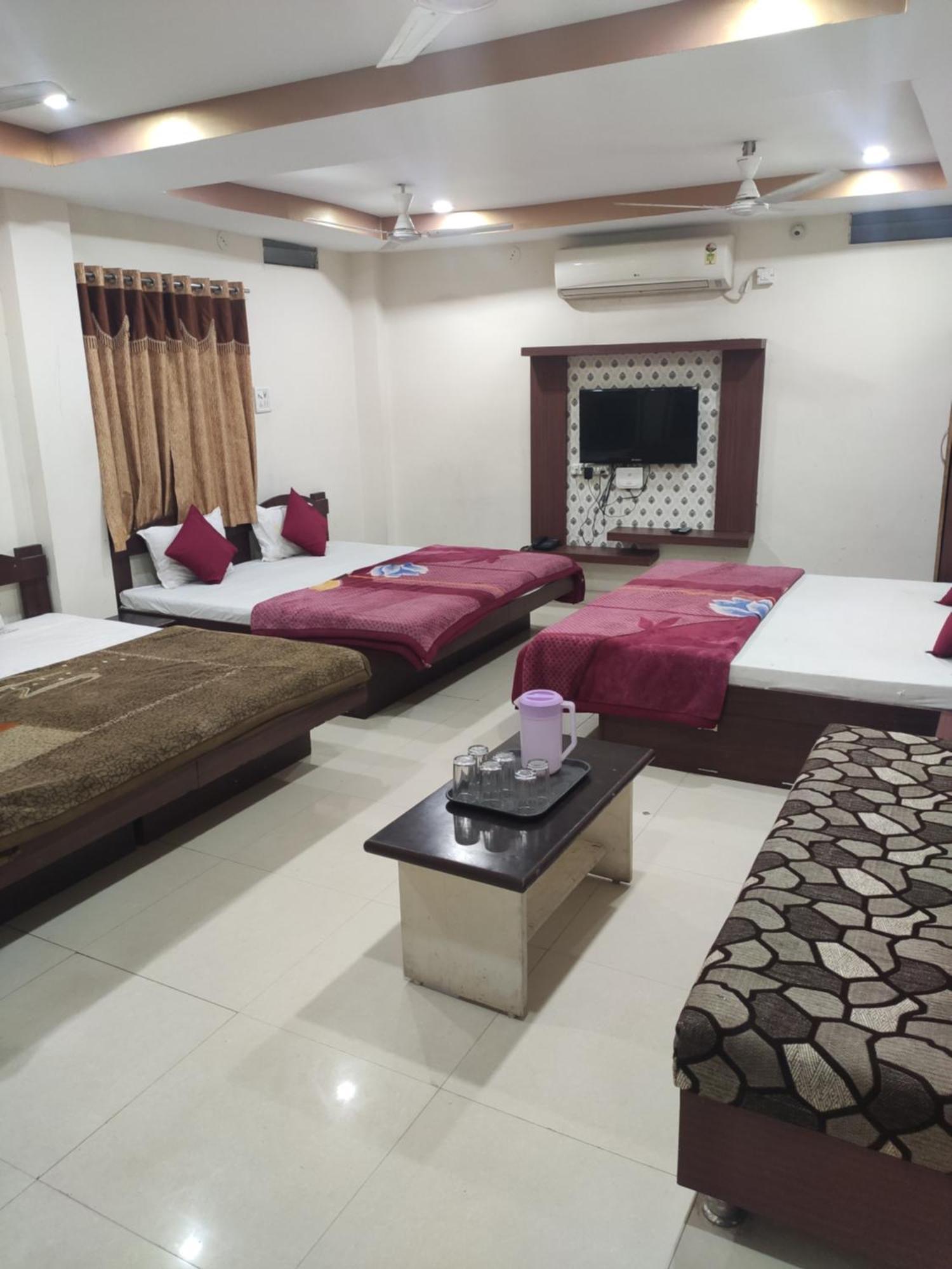 Hotel Vrandavan Palace Near Mahakal Temple Ujjain Exterior foto